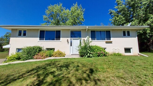 Building Photo - Bashiba Ba Unit 438 Jacobs Lane #3