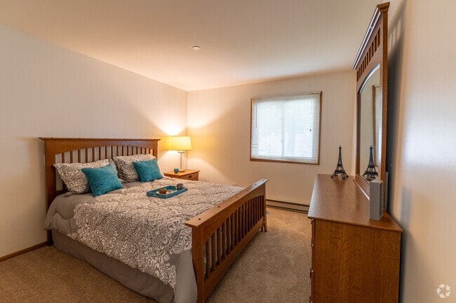 2BR, 1BA - 653SF