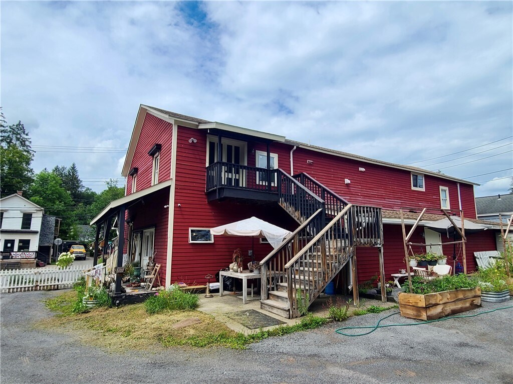 Photo - 72 Main St