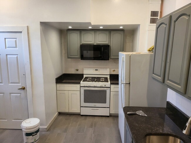 Building Photo - 41 Van Siclen Ave Unit #1 Rental