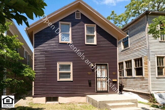Building Photo - 920 W Jefferson Blvd Unit 920 W Jefferson Blvd Rental