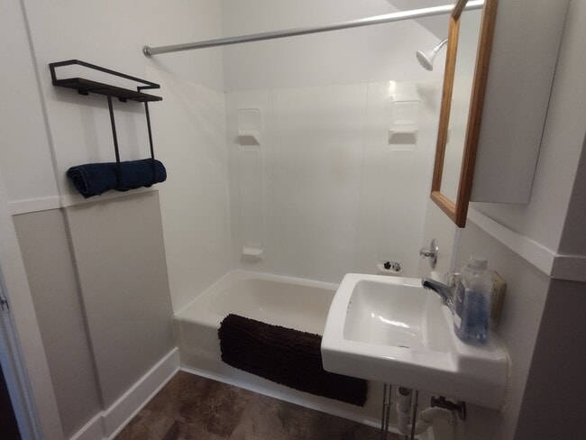 Photo - 216 E 2nd St Unidad 216 1/2 E 2nd St