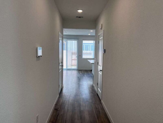 Photo - 1910 Brunel St