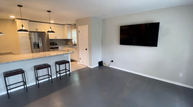 Photo - Room in House on Cricketeer Dr