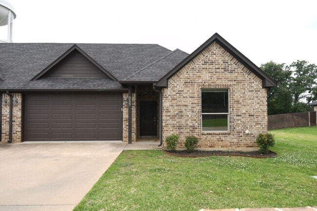 Building Photo - Modern 3-Bedroom 2 Bath Duplex in South Tyler