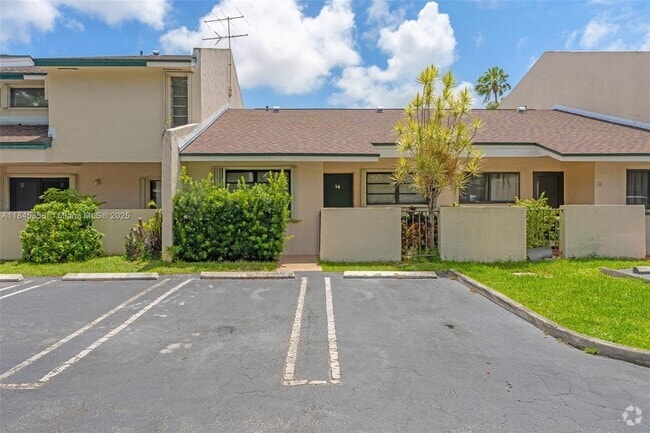 Building Photo - 10830 SW 72nd St Rental