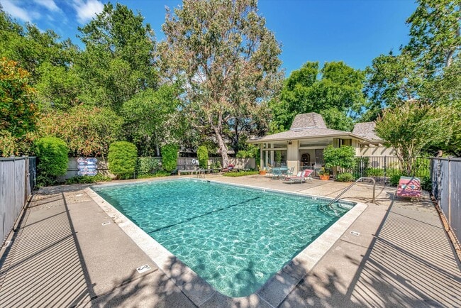 Photo - Hidden Gem at Saratoga Creekside – End Uni... Unidad 1