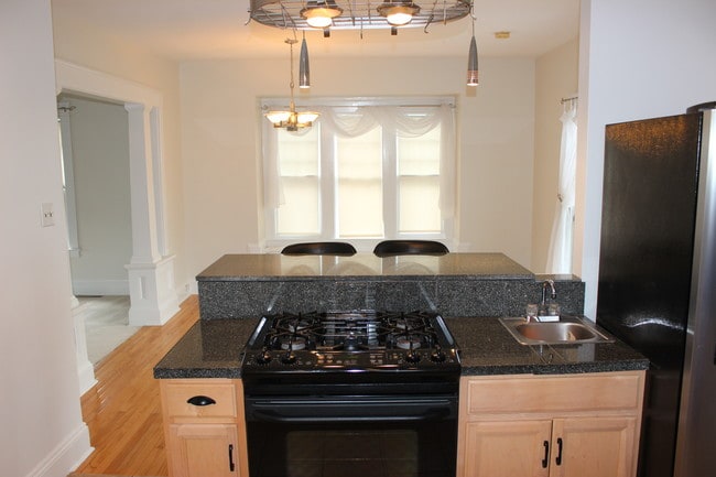 Photo - 559 Riverside Ave