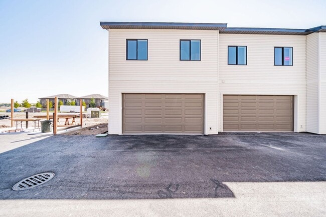 Building Photo - Teton River Townhomes