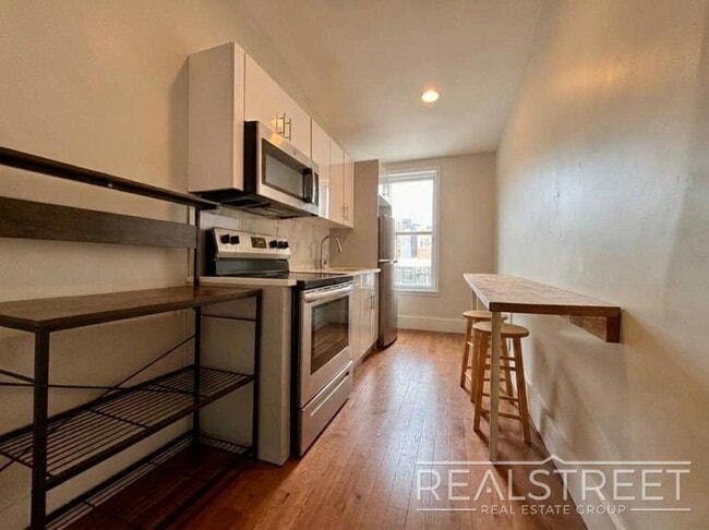 Photo - Spacious 2-Bedroom Apartment in the Heart of Bedford-Stuyvesant Unidad 3