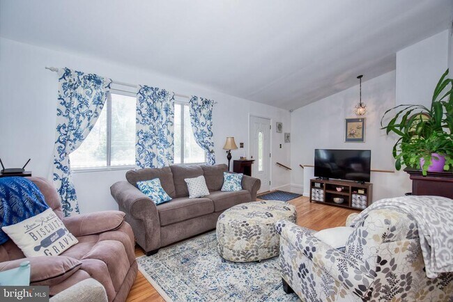 Photo - 388 Monument Dr