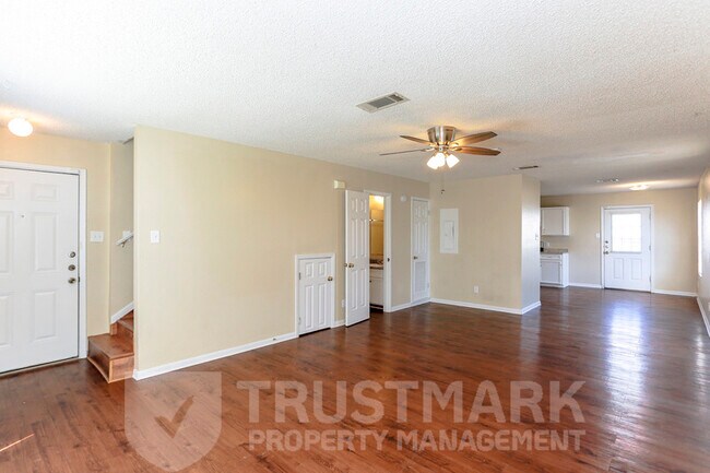 Photo - 3103 Courtney Ln