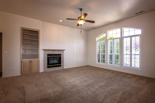 Photo - 653 Golden Hawk Dr