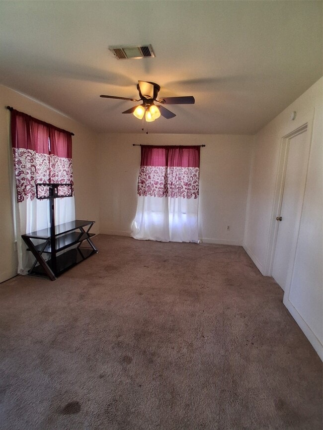 Photo - 204 Holderrieth Blvd