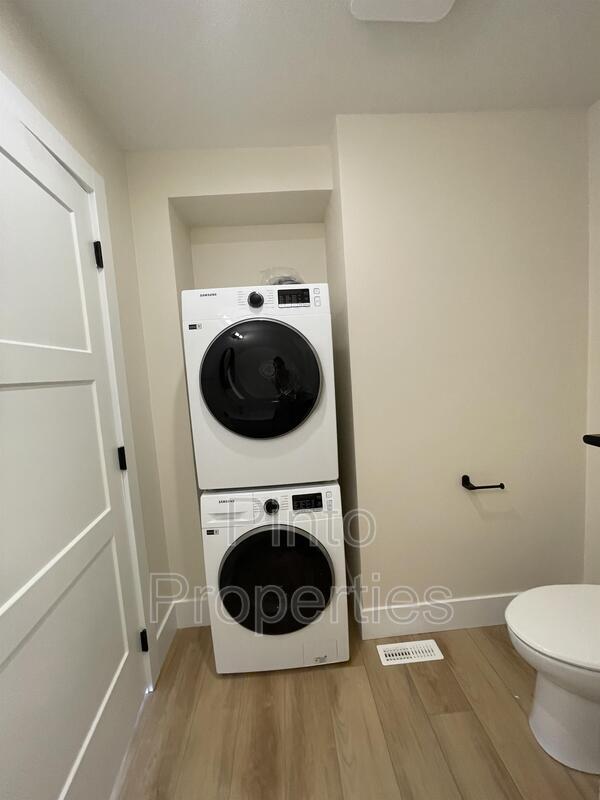 Photo - 8715-8110 110 St NW