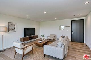 Photo - 328 N Maple Dr