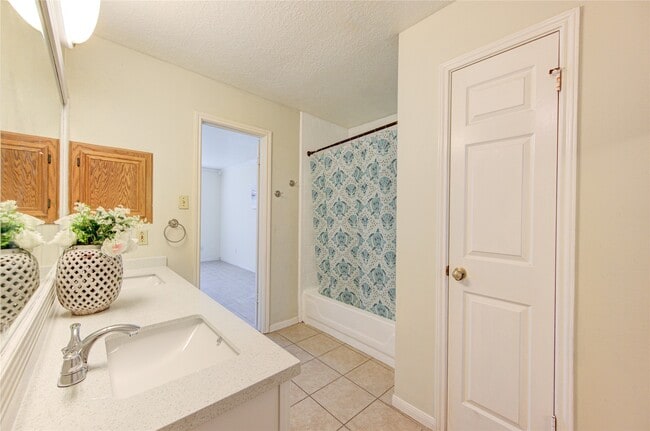 Building Photo - 2915 Blue Mist Dr