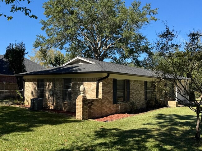 Photo - 8101 Karen Dr