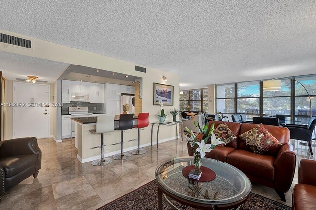 Photo - 1000 Parkview Dr Unidad 231