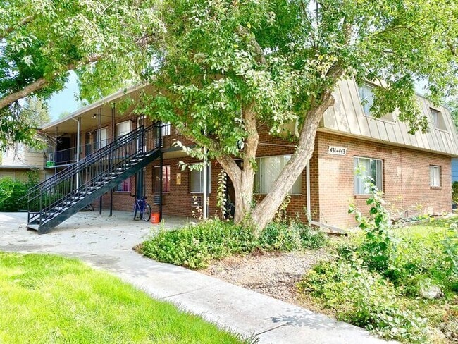 Building Photo - Cute 2 Bedroom WITH Attached Garage in Lov... Rental