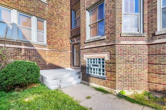 7724 S Cornell Ave Unit 3