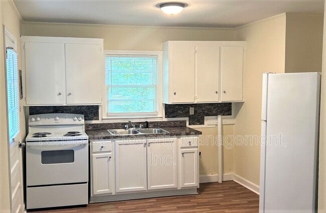 Photo - 352 Scoggins St