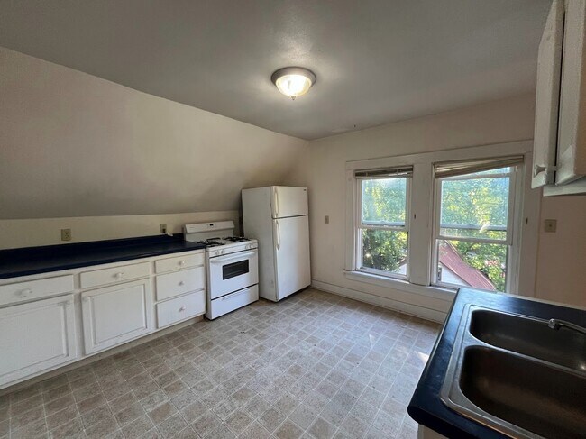 Photo - 1037 Jenifer St