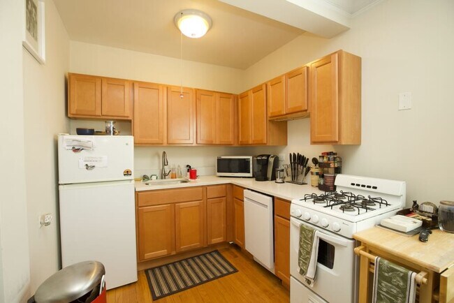 Photo - 918 Green Bay Unit J3