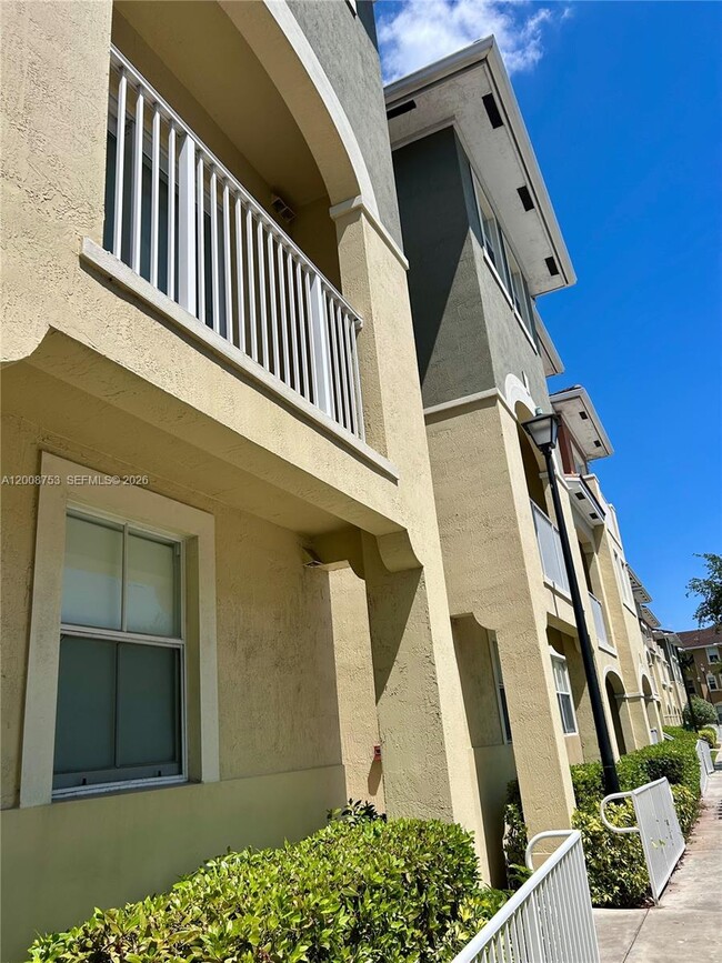 Building Photo - 10870 NW 88th Terrace Unit 225