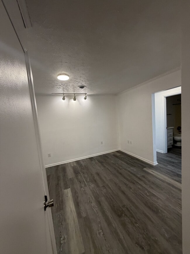 Building Photo - 1207 Clement St Unit Apartment L