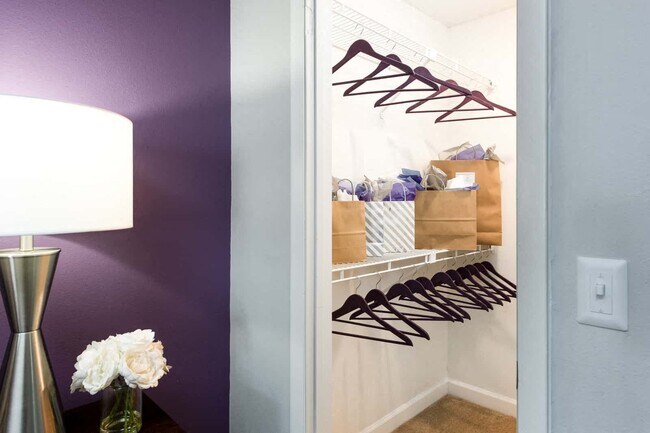 Sequoia floor plan bedroom walk-in closet 1x1 750 sq ft