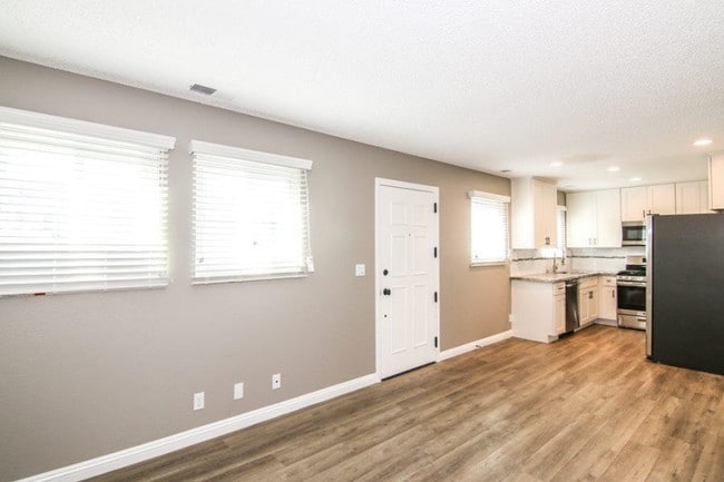 Photo - 638 W Imperial Ave