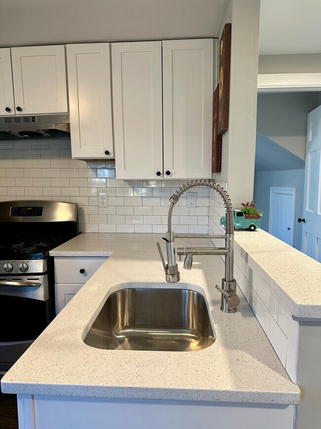 8 Rock Ridge Rd Apartment Unit 1A Newtown, CT