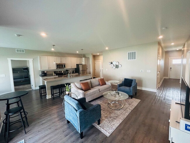 Building Photo - 3939 Pinot Dr Unit ID1364145P