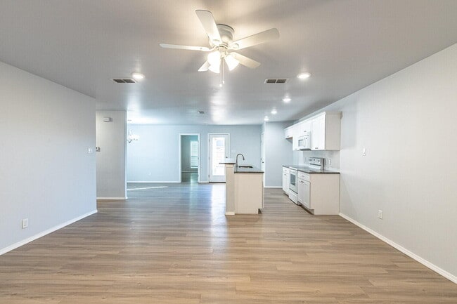 Photo - 8609 10th Pl