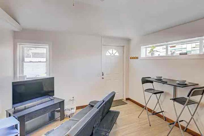 Photo - 5169 Caroline Ave Casa