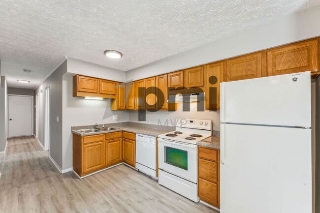 Photo - 3783 Petzinger Rd