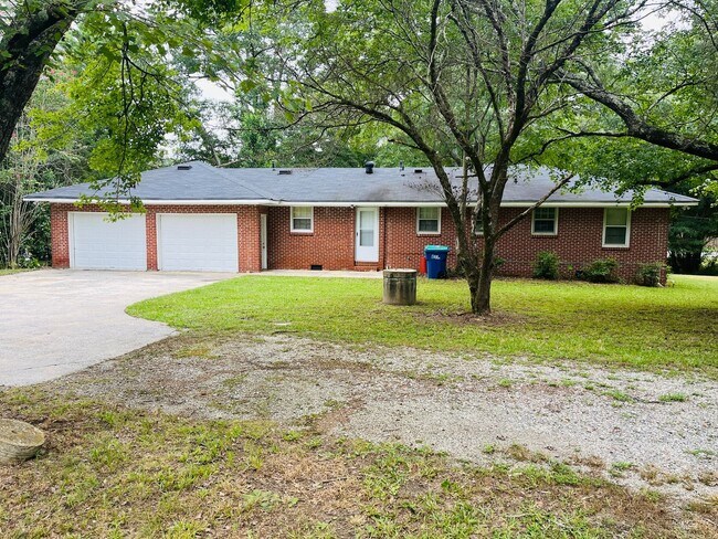 Photo - 3 bedroom, 1.5 all brick ranch with 2 car ...