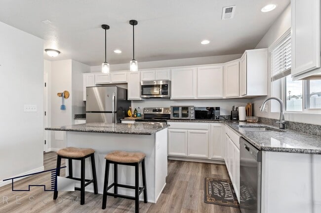 Photo - West Haven Utah 3 Bedroom 2.5 Bathroom Home!