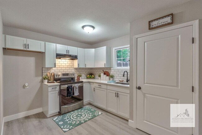 Photo - 1435 N Poplar Ave Unidad Back Studio