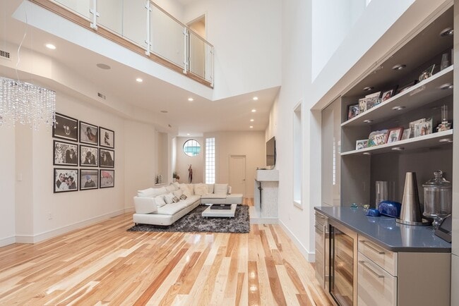 Photo - 37 Winchester St Unit 1