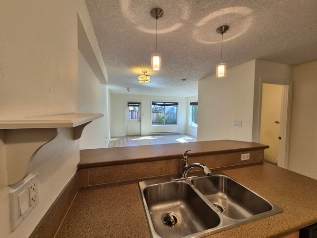 Photo - 1919 Maple Avenue South