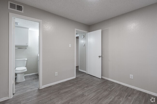 2BR, 2BA - 728SF - Bedroom