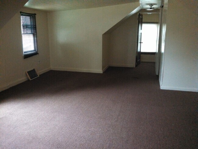 Photo - 2BR SINGLE FAMILY, YARD, GARAGE, FULL BASE...