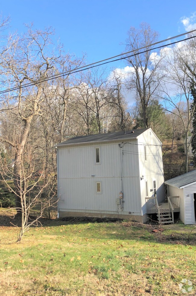 Building Photo - 18 Garfield Ave Rental