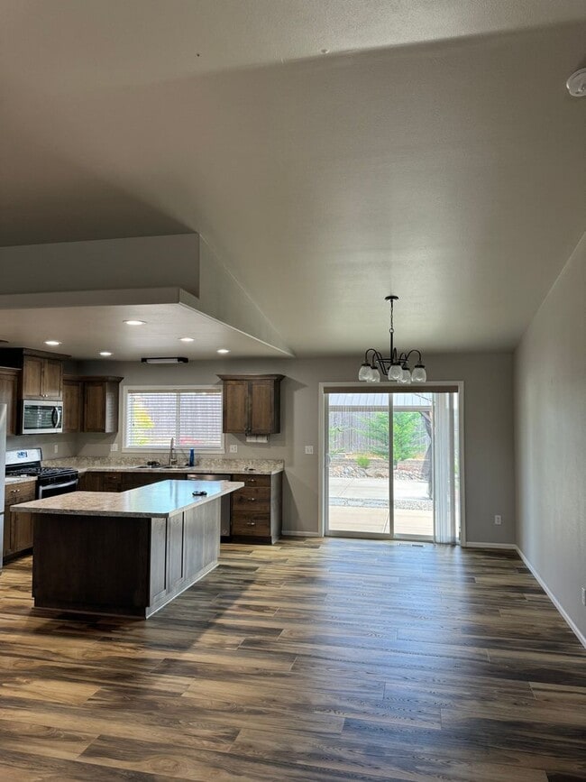 Photo - Newer Sutherlin 3 Bedroom 2 bath home