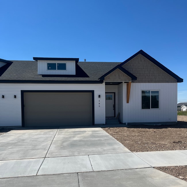 Building Photo - 475 River Bend Ln