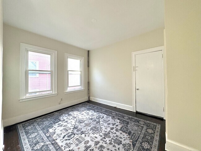 Photo - 72 Sterling St