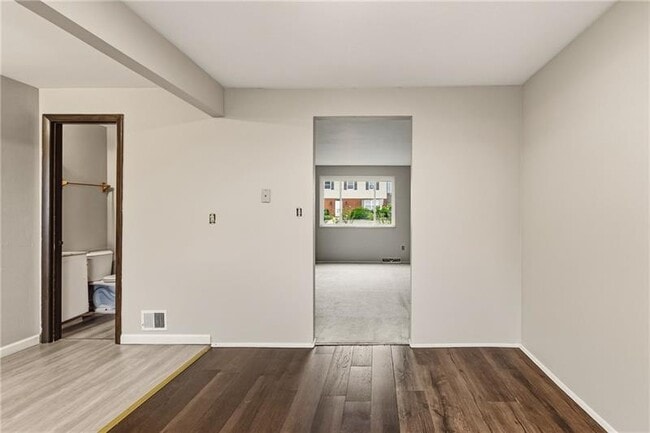 Photo - 498 Maple Rd
