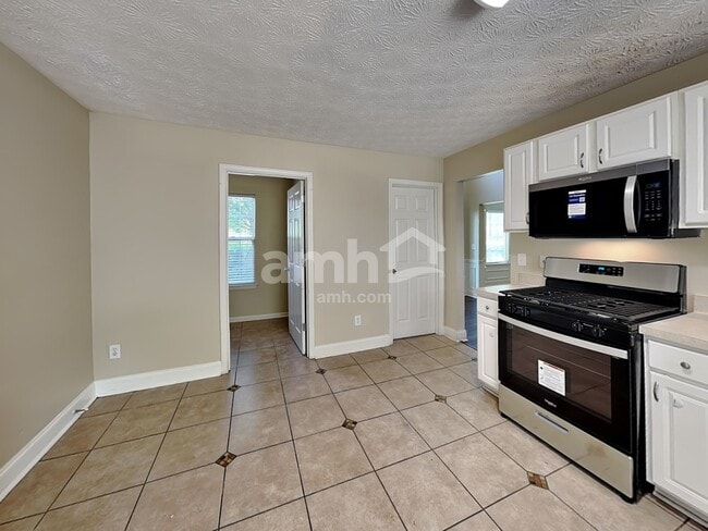 Photo - 1728 Silverchase Dr SW